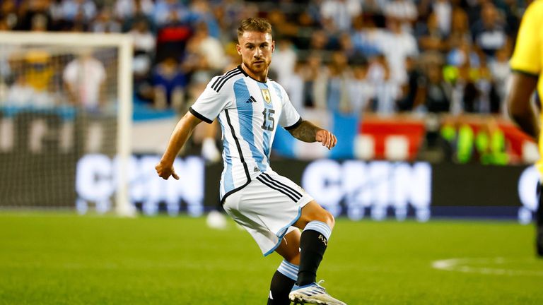 HARRISON, NJ - SEPTEMBER 27: Argentina midfielder Alexis MacAllister (15) during the first half of the international friendly soccer game between Argentina and Jamaica on September 27, 2022 at Red Bull Arena in Harrison, New Jersey. (Photo by Rich Graessle/Icon Sportswire) (Icon Sportswire via AP Images)